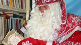 Дед Мороз принял участие в акции "Подари книгу школе"