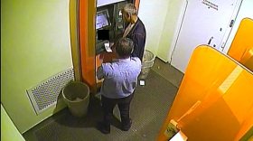 Вологжанин выболтал посетителям бара пин-код к своей банковской карте: его обокрали