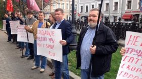У здания Минздрава России прошел пикет солидарности с протестующими медиками Уфы