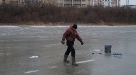 В Вологде начали штрафовать любителей зимней рыбалки