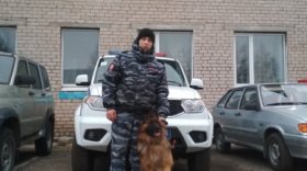 В Харовском районе служебная собака помогла задержать подозреваемого в краже из магазина