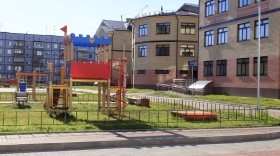 В новом детсаду в Вологде родители захотели сдать по 3 тысячи рублей на ограждения между участками