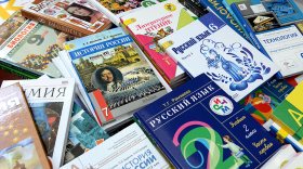 Вологжане получили ответ из Рособрнадзора: учебники и рабочие тетради должны выдавать бесплатно