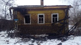 В Вытегре пожарные вынесли из горящего дома 79-летнюю пенсионерку