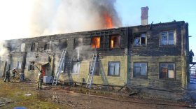 В Соколе сгорел деревянный 20-квартирный жилой дом