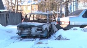 После неудачной попытки украсть банкомат в Вологодской области воры подожгли машину