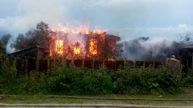 В Череповецком районе от удара молнии загорелся жилой дом
