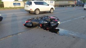 В Череповце мотоциклист врезался в фуру