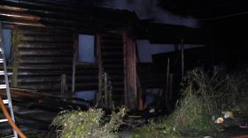 В микрорайоне Прилуки в Вологде сгорел двухэтажный расселенный дом