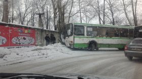Автобус Вологда-Молочное врезался в дерево