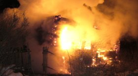 Житель вологодской деревни увидел пожар в своем доме из окна соседа