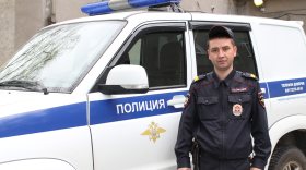 В Череповецком районе полицейские спасли из горящей бани женщину с двумя детьми