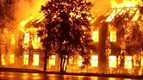 В Вологде сгорел еще один расселенный дом, не снесенный вовремя 