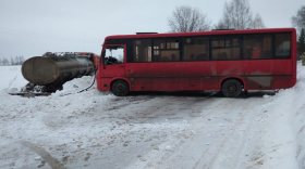 В Вологодском районе столкнулись автобус и КамАЗ: четыре человека получили травмы