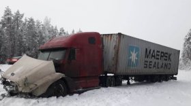 Фура и трактор столкнулись на трассе в Устюженском районе