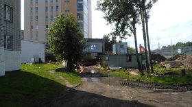 Жильцы дома рядом с «Кванториумом» в Вологде обеспокоены подтоплением фундамента из-за будущей парковки