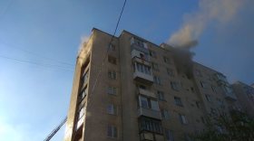 В Череповце из-за поджога квартиры в многоэтажке эвакуировали 20 человек