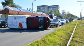 В Череповце из-за водителя "Мерседес-Бенц" столкнулись несколько автомобилей