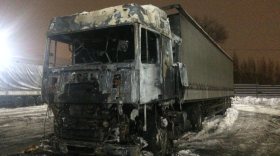 В Череповце загорелась фура: водитель готовил еду на газовой горелке прямо в машине