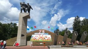 Капсулу с землёй из Вологодского района закопали в Кургане Славы под Бобруйском