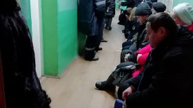 Депутат начал войну с очередями в Вологде