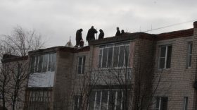 В Вологодской области после капремонта крыш в двух домах квартиры жильцов залило дождем