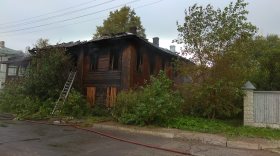 В Вологде подожгли еще один расселенный дом на Набережной 6 Армии