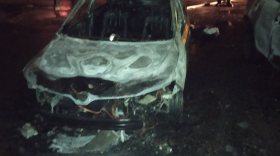 В Череповце пять автомобилей оказались повреждены огнем из-за поджога