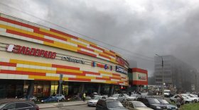 В Череповце из-за нарушения техники безопасности во время сварочных работ загорелся ТЦ "Макси"