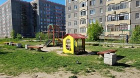 В Череповце предпринимателя обязали снести установленную за его счет детскую площадку