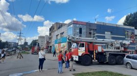 В Вологде из-за короткого замыкания в электрощитке эвакуировали ТЦ «Агат» на улице Северной