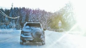 Жители Кировской области спасли на трассе замерзающего вологжанина 