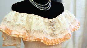 Выставка бальных платьев 19 века открылась в Вологодской филармонии