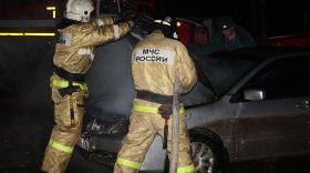 Автомобиль загорелся на ходу в центре Вологды