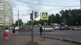 Пешеходы в Вологде жалуются на новый режим светофора на перекрестке Пошехонское шоссе-Ярославская