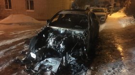 В Вологде ночью подожгли новый BMW 