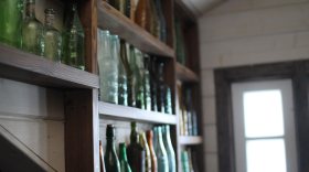 Выставка старинных стеклянных бутылок открылась в Вологде