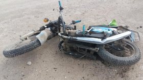 В Бабаевском районе погиб мотоциклист без прав, врезавшийся в большегруз