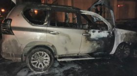 В Вологде на улице Молодежной ночью подожгли «Тойоту Прадо»