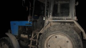 Пьяные жители Липина Бора угнали трактор, чтобы уехать в Вытегру