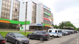 В Череповце из-за сообщений о минировании эвакуировали школу, детскую поликлинику и торговый центр
