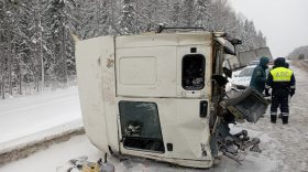 Авария с участием нескольких грузовиков и автомобиля ДПС произошла под Грязовцем