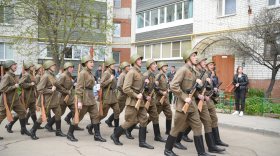 11 мини-парадов прошли во дворах ветеранов ВОВ в Вологде 9 мая