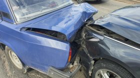 Двое детей и женщина пострадали при столкновении трёх машин в Череповце