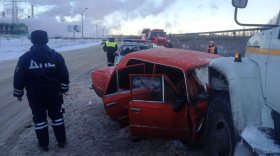 Под Череповцом ВАЗ столкнулся с МАЗом: погибла пассажирка легковой машины