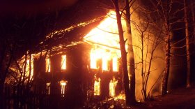 Мужчина погиб во время пожара в Устюжне