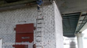 В Череповце спасатели сняли с опоры Октябрьского моста трех подростков