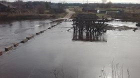 В Вытегорском районе затопило мост: три деревни оказались отрезаны от внешнего мира