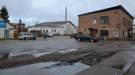 «Безобразие — и снаружи, и внутри»: в Кириллове территория автостанции нуждается в ремонте