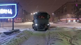 В Череповце водитель фуры попал в ДТП и скончался по дороге в больницу